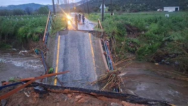 Milas’ta sağanakta köprü çöktü