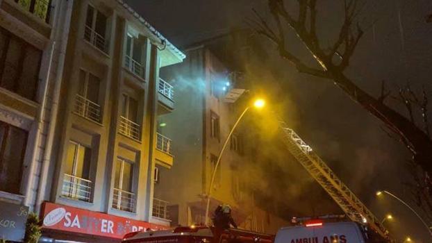 Bahçelievler'de hurdalıktan yükselen alevler yan binaya sıçradı