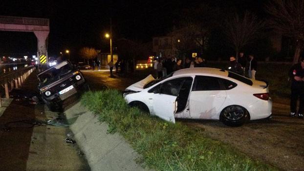 Edirne’de cip ile otomobilin çarpıştığı kazada 3 kişi yaralandı: Kaza sonrası kaçan kedi bulunamadı