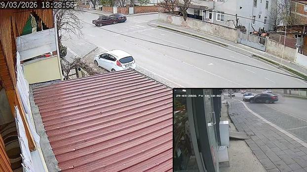 Tokat'ta 2 otomobilin çarpıştığı kaza kamerada; 2 yaralı