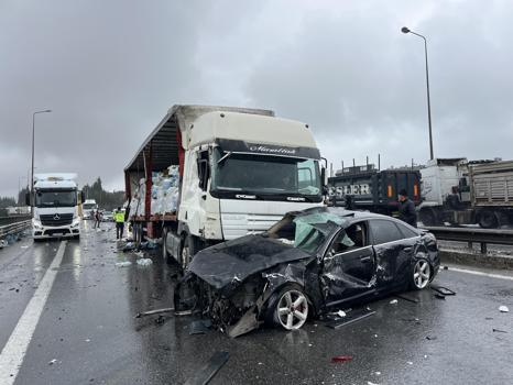 TEM’de 6 araç zincirleme kazaya karıştı: 3 yaralı