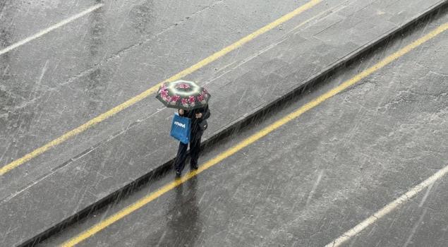 Diyarbakır’da kısa süreli sağanak ve dolu etkili oldu