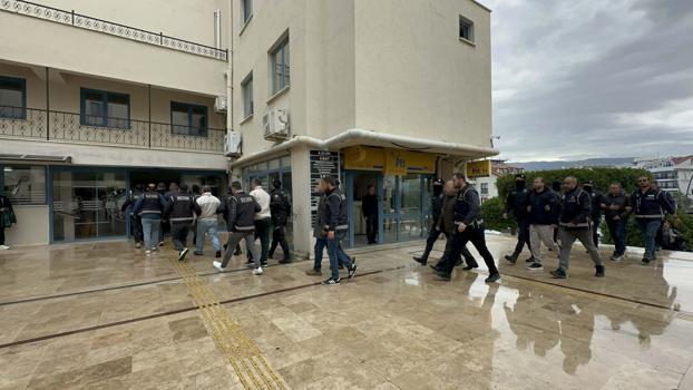 Marmaris Belediyesi'nde 'rüşvet' soruşturmasında gözaltına alınan şüpheliler adliyede