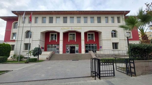 Boşanma aşamasındaki eşinin ailesinin evini bastı; 4 ölü