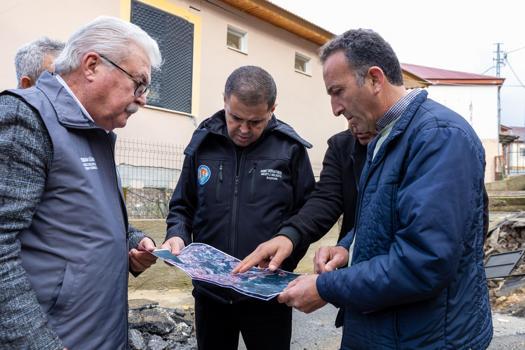 Başkan Tuncer, heyelan bölgesinde incelemede bulundu