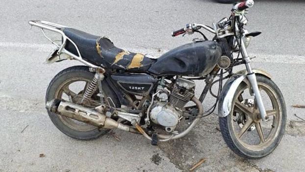 Emniyete imza vermeye plakasız motosikletle gelen ehliyetsiz sürücüye 86 bin lira ceza