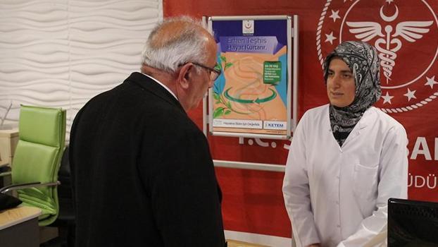 Kalp rahatsızlığı için gittiği hastanede kolon kanseri olduğunu öğrendi