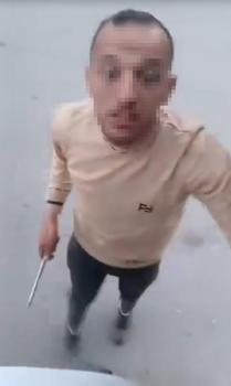 TIR şoförü, kazanın ardından meslektaşının aracına demir sopayla saldırdı