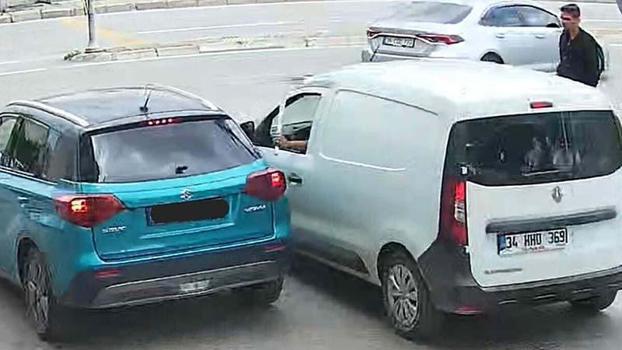 Trafikte beyzbol sopalı saldırı kamerada