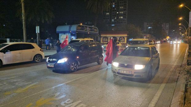 A Milli Futbol Takımı'nın Dünya Kupası'na katılması Adana'da kutlandı