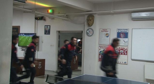 Dünya Kupası maçını bırakıp yangına koştular