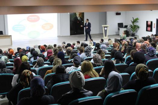 Hastane personeline iletişim semineri