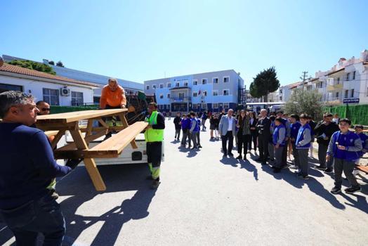 Çeşme Belediyesi'nden okullara sosyal alan desteği