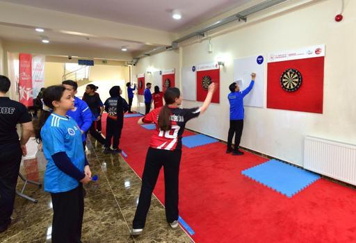 Osmaniye’de okul sporları dart grup müsabakaları başladı