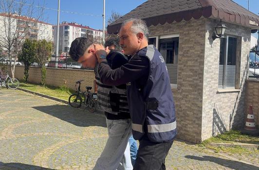 Evinde uyurken balkondan giren kişi tarafından öldürüldü (2)