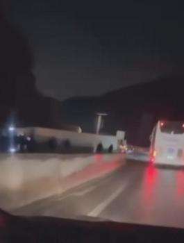 D-650’de 3 TIR’ın çarpıştığı kazada kilometrelerce araç kuyruğu oluştu