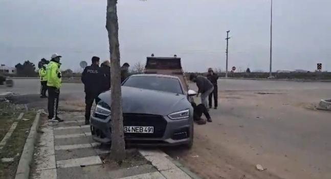 Otomobil ile çarpışan motosiklet sürücüsü yaralandı