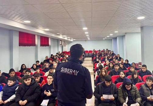 Mardin’de öğrencilere güvenli internet kullanımı anlatıldı