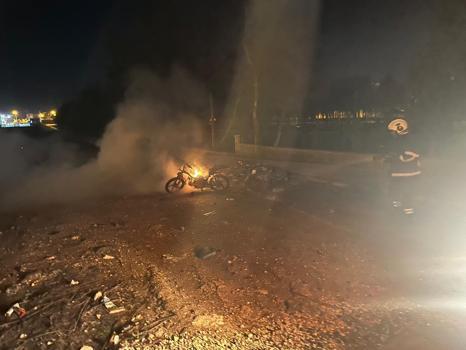 Mardin’de park halindeki motosiklet yandı