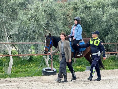 Otizm Farkındalık Günü’nde özel çocuklara at terapi desteği verildi
