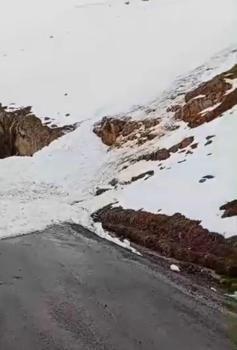 Şırnak’ta çığ düşen kara yolu ulaşıma kapandı
