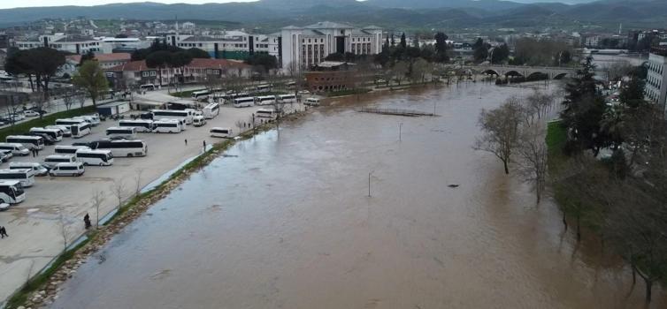Çanakkale'de Kocabaş Çayı taştı; tarım arazileri sular altında kaldı (4)
