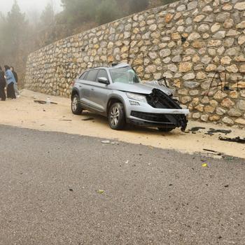 Doktor çift ve çocuklarının bulunduğu otomobil, TIR ile çarpıştı: 1 ölü, 3 yaralı / Ek Fotoğraflar