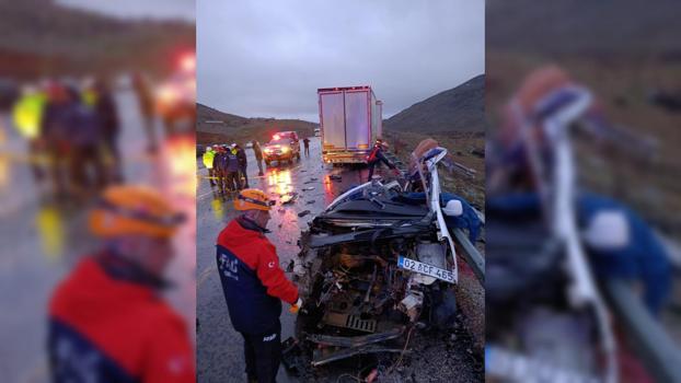 Malatya'da otomobil ile TIR çarpıştı: 3 ölü, 1 yaralı (2)