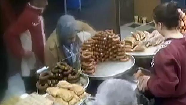 Pastanede alışveriş yapan kadının cep telefonunu çalan yankesici: Dayanamadım