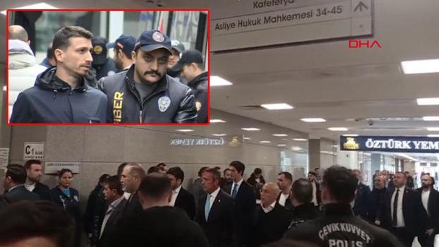 Futbolcu Mert Hakan Yandaş hakim karşısına çıkacak; futbolcular destek için geldi