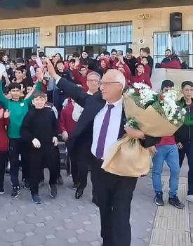 Osmaniye’de 43 yıllık öğretmen alkışlarla emekli oldu