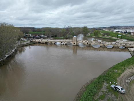 Edirne'de debisi artan Tunca Nehri'nde 'turuncu' alarm verildi / Ek fotoğraflar