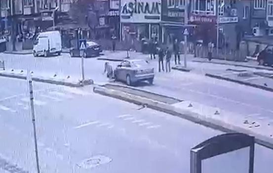 Otomobilin yayaya çarptığı kaza kamerada