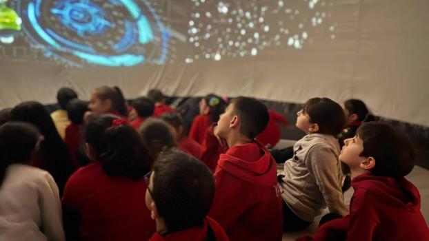 Canik’te öğrencilere mobil planetaryumla uzay eğitimi