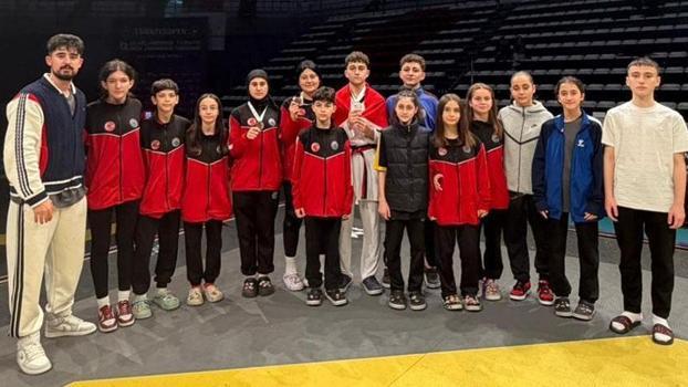 Samsunlu sporculardan kick boks ve tekvando turnuvalarında 12 madalya