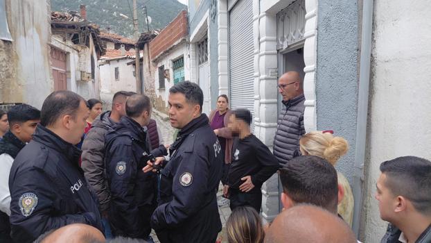 Eski eşinin birlikte yaşadığı ileri sürülen kişi tarafından bıçaklandı