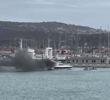 İzmir'de motoryat yangını