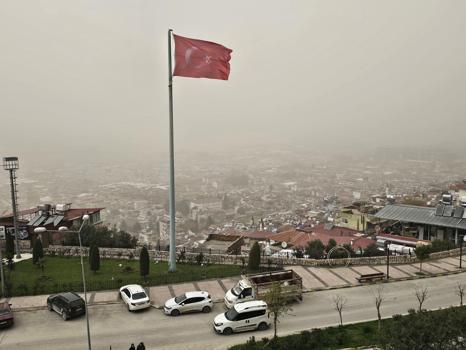 Hatay'da toz taşınımı etkisini sürdürüyor