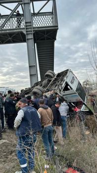 Ankara'da özel halk otobüsü, üst geçidin ayağına çarptı: 4 ölü, 13 yaralı
