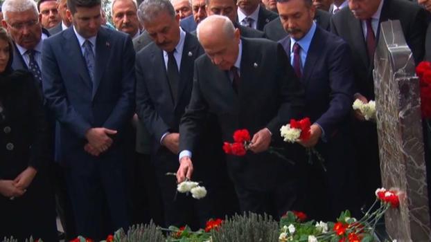 Bahçeli, Türkeş'in kabrini ziyaret etti