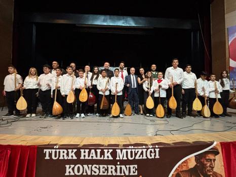 Bağlama kursiyerlerinden eşsiz konser