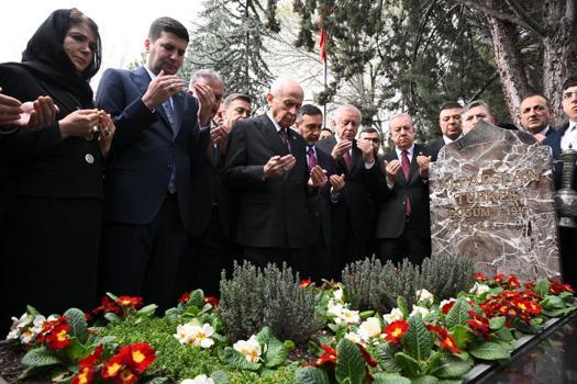 Bahçeli, Türkeş'in kabrini ziyaret etti/ Ek fotoğraflar