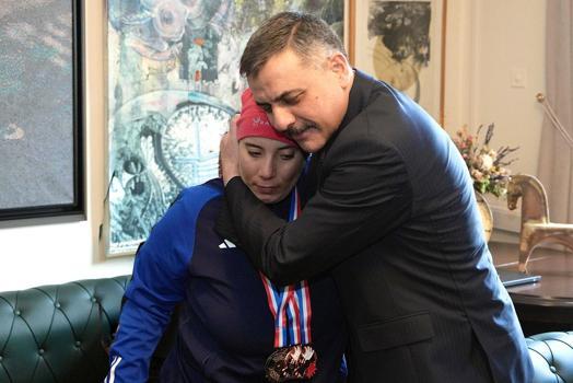 Otizmli ikiz kayakçıların hedefi dünya şampiyonluğu