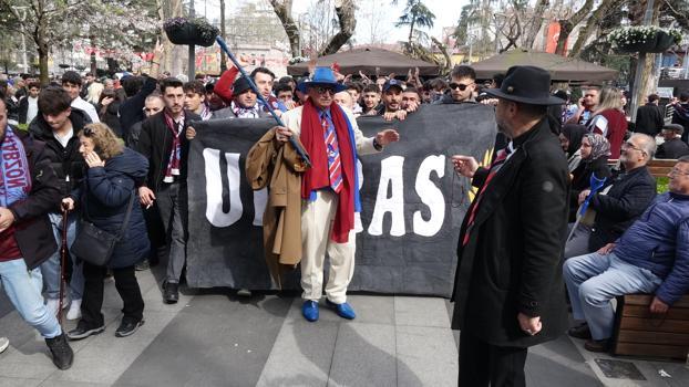 Trabzonsporlu Bay Foter’den Galatasaray maçına özel kıyafet