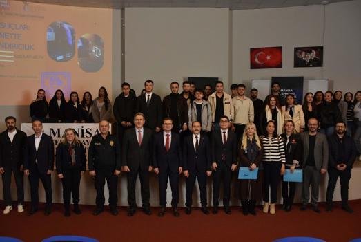 Manisa'da üniversite öğrencilerine siber suçlar ve dolandırıcılık anlatıldı
