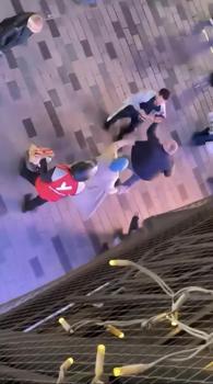 İstiklal Caddesi’ndeki AVM'de tekmeli yumruklu kavga; yeğenini teyzesi kurtardı