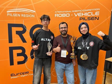 Meslek Lisesi'nde üretip, ‘Altay’ adını verdikleri otonom robotla dünya 2’ncisi oldular
