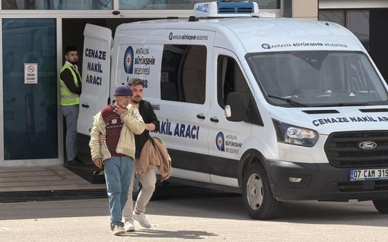 Otomobil ağaca çarptı: 2 ölü, 2 yaralı (2)