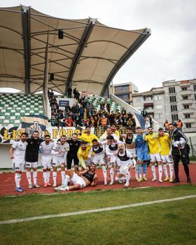 Aliağa FK yarışı bırakmadı