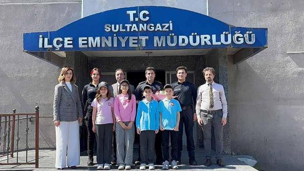 Öğrencilerden Sultangazi İlçe Emniyet Müdürlüğü'ne ziyaret